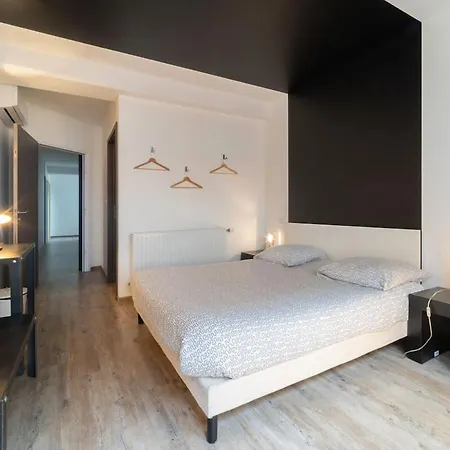 Mondrian Black